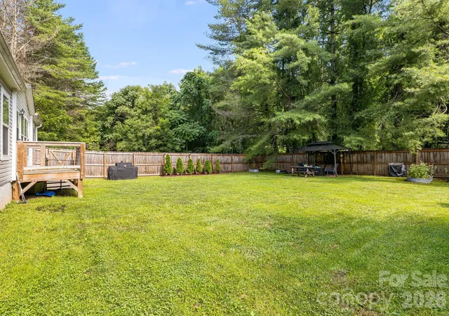 Photo 3 of Single family home for sale at 10 Pyrite Way, Asheville, NC 28806 | MLS# 4411592 | Listing updated on 2026-09-03