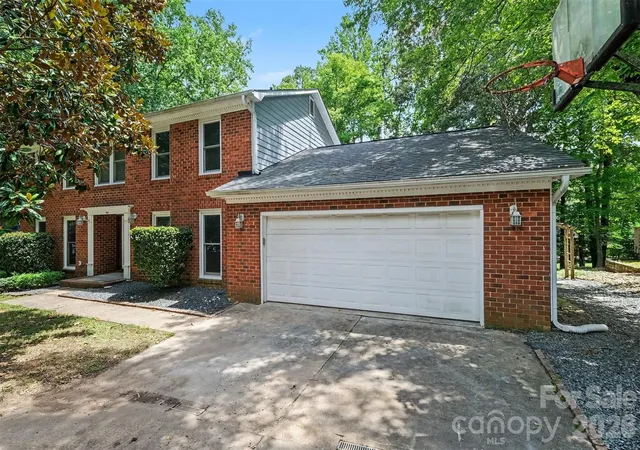 2nd image of 915 Brightmoor Dr, Matthews, NC 28105 | MLS# 4411596