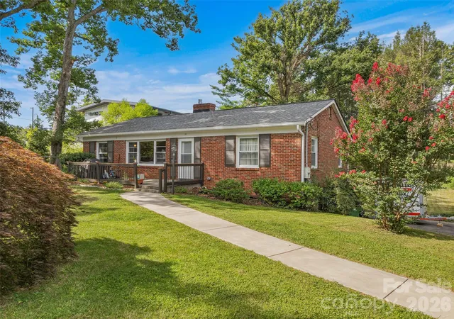 2nd image of 15 Lynnstone Ct, Asheville, NC 28805 | MLS# 4411606
