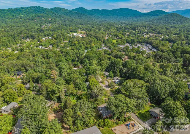 35th image of 15 Lynnstone Ct, Asheville, NC 28805 | MLS# 4411606