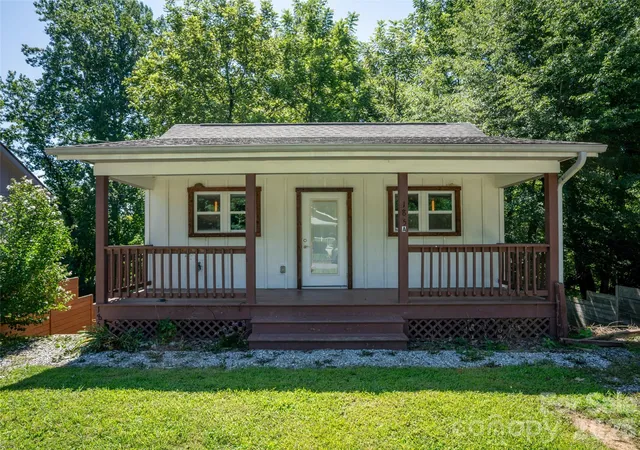 Photo 1 of Single family home for sale at 185 Duckworth Ave, Brevard, NC 28712 | MLS# 4411616 | Listing updated on 2026-08-07