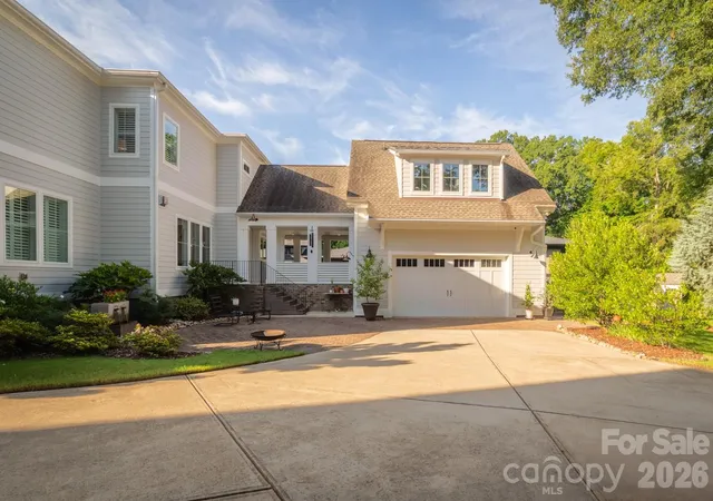 Photo 4 of Single family home for sale at 423 Watson St, Davidson, NC 28036 | MLS# 4411621 | Listing updated on 2026-10-12