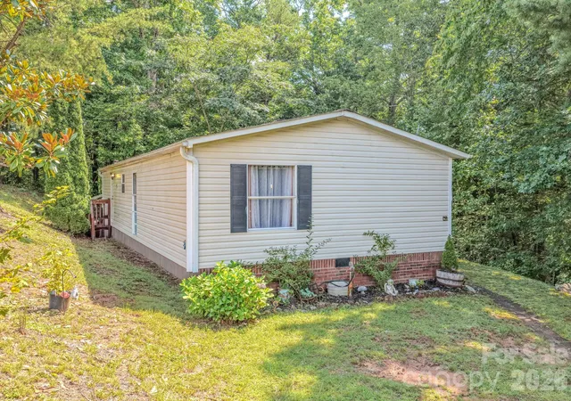 Photo 2 of Single family home for sale at 97 Misty Ridge Ln, Leicester, NC 28748 | MLS# 4411624 | Listing updated on 2026-09-04