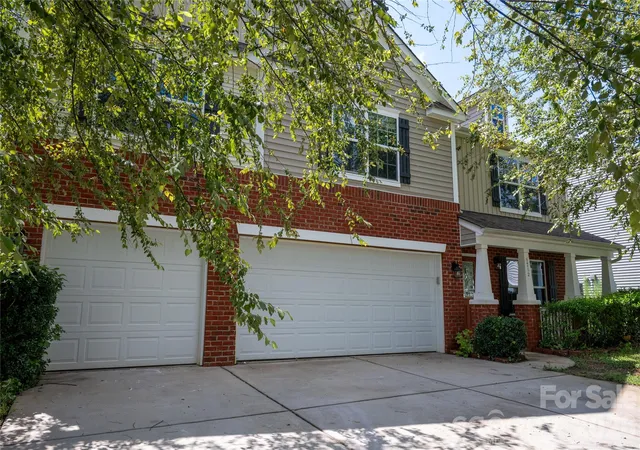 Photo 3 of Single family home for sale at 9702 Pond Vista Ct, Charlotte, NC 28216 | MLS# 4411625 | Listing updated on 2026-09-06