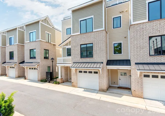 Photo 3 of Townhouse for sale at 931 Cityscape Dr, Charlotte, NC 28205 | MLS# 4411631 | Listing updated on 2026-10-02