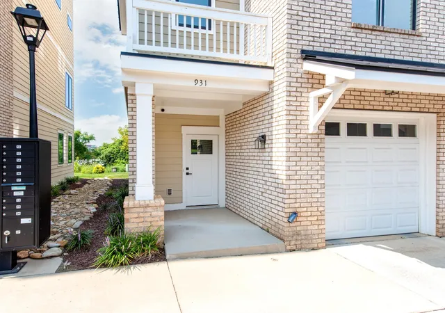 Photo 3 of Townhouse for sale at 931 Cityscape Dr, Charlotte, NC 28205 | MLS# 4411631 | Listing updated on 2026-10-02