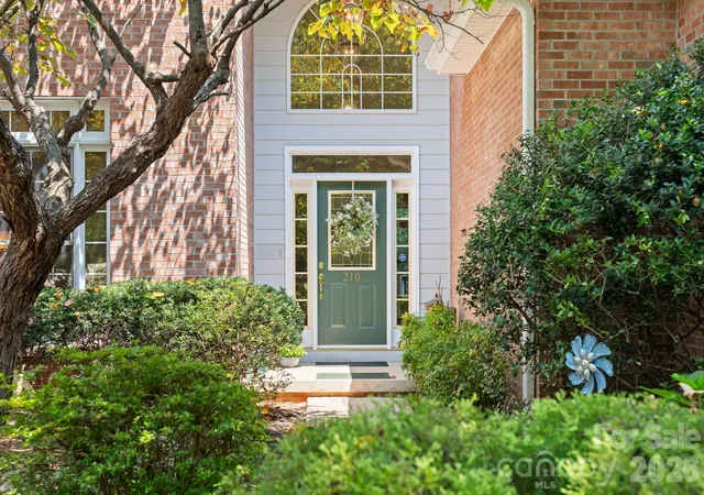2nd image of 210 Clear Vista Cir, Asheville, NC 28805 | MLS# 4411634