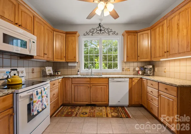 5th image of 210 Clear Vista Cir, Asheville, NC 28805 | MLS# 4411634