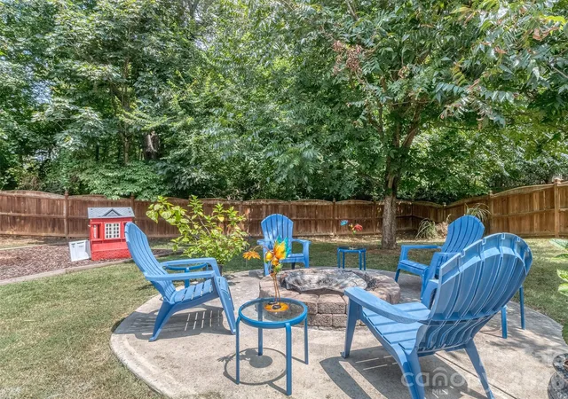 Photo 4 of Single family home for sale at 10326 Haddington Dr NW, Charlotte, NC 28269 | MLS# 4411635 | Listing updated on 2026-09-26