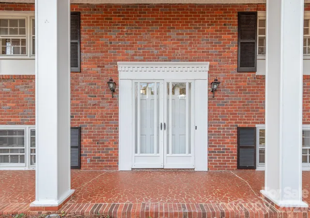 1st image of 624 Brentwood Ct, Winston Salem, NC 27104 | MLS# 4411661