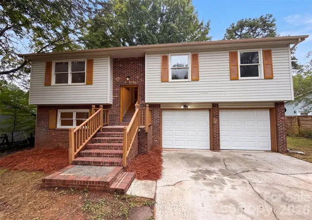 Photo 1 of Single family home for sale at 6409 Tivoli Ct, Charlotte, NC 28211 | MLS# 4411670 | Listing updated on 2026-08-06