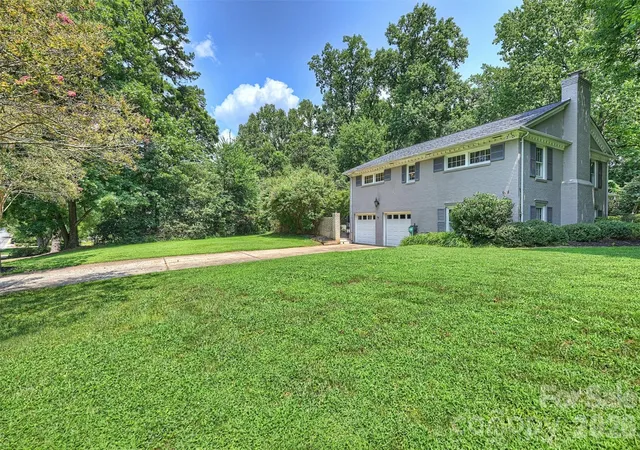 Photo 41 of Sale Pending at 2601 Cloister Dr, Charlotte, NC 28211 | MLS# 4411673 | Listing updated on 2026-08-20
