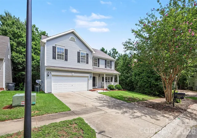 Photo 3 of Single family home for sale at 7218 Cascading Pines Dr, Fort Mill, SC 29708 | MLS# 4411694 | Listing updated on 2026-09-07
