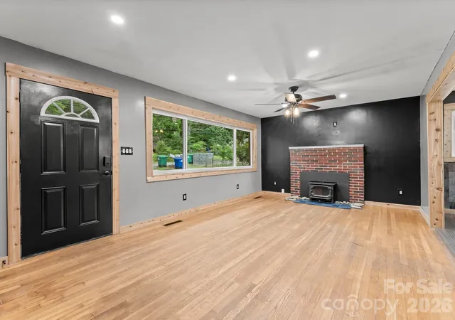 Photo 2 of Single family home for sale at 10 Monte Vista Cir, Candler, NC 28715 | MLS# 4411703 | Listing updated on 2026-08-28