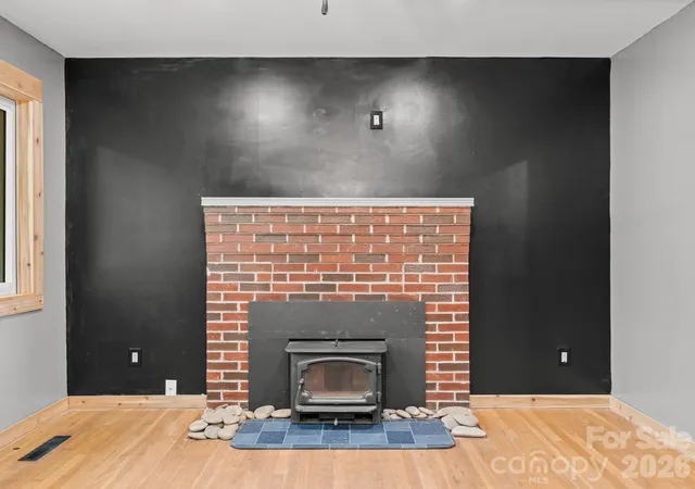 Photo 3 of Single family home for sale at 10 Monte Vista Cir, Candler, NC 28715 | MLS# 4411703 | Listing updated on 2026-08-28