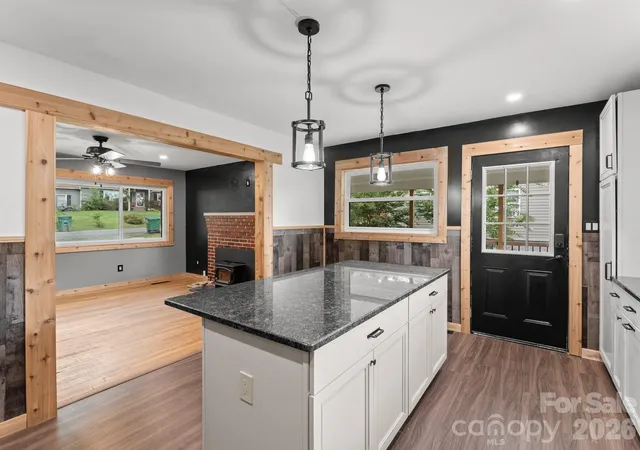Photo 4 of Single family home for sale at 10 Monte Vista Cir, Candler, NC 28715 | MLS# 4411703 | Listing updated on 2026-08-28