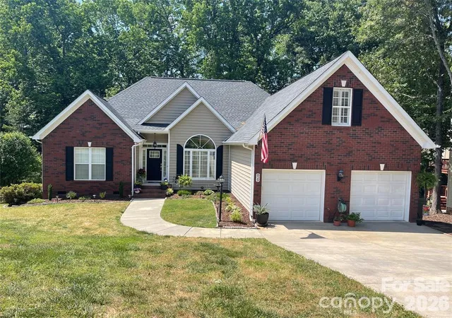 1st image of 829 Savannah Pl Dr, Fort Mill, SC 29715 | MLS# 4411715
