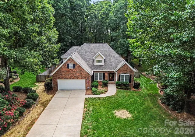 3rd image of 1928 Twin Ponds Dr, Hickory, NC 28602 | MLS# 4411717