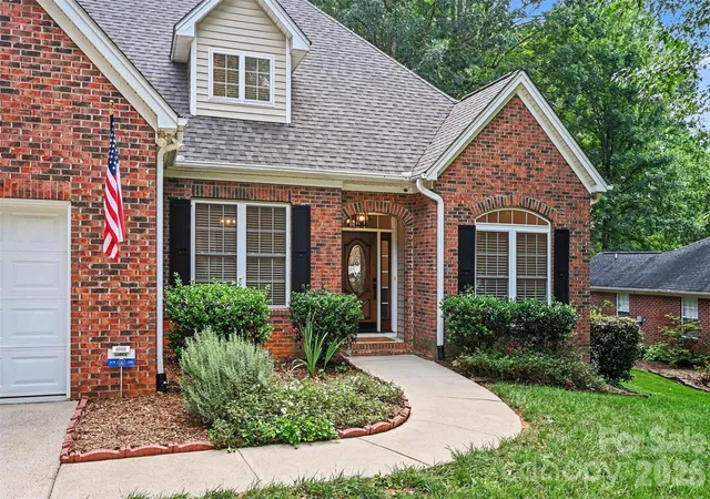 4th image of 1928 Twin Ponds Dr, Hickory, NC 28602 | MLS# 4411717
