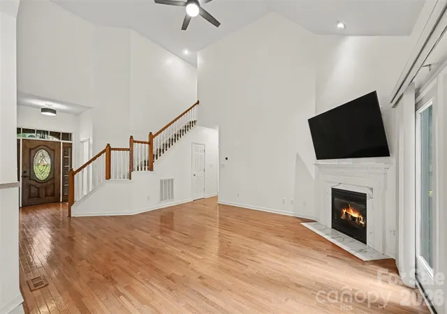 Photo 4 of Single family home for sale at 1928 Twin Ponds Dr, Hickory, NC 28602 | MLS# 4411717 | Listing updated on 2026-10-08