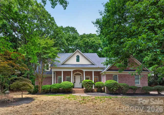 Photo 2 of Single family home for sale at 6424 Antioch Ct, Matthews, NC 28104 | MLS# 4411725 | Listing updated on 2026-08-23