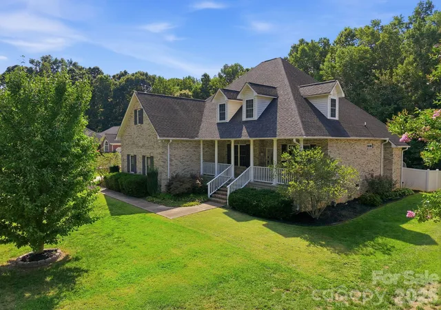 Photo 3 of Single family home for sale at 421 De Lara Cir, Salisbury, NC 28146 | MLS# 4411732 | Listing updated on 2026-09-12