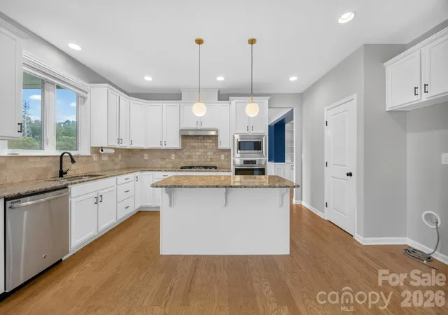 Photo 3 of Single family home for sale at 1004 Hawker Rd, Matthews, NC 28104 | MLS# 4411741 | Listing updated on 2026-10-06