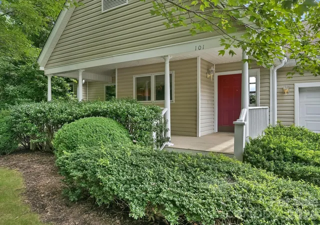 3rd image of 101 Valley Hill Dr, Hendersonville, NC 28791 | MLS# 4411747