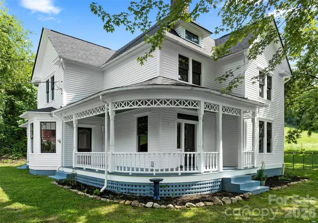 Photo 2 of Single family home for sale at 5 Clarks Cvs Rd, Leicester, NC 28748 | MLS# 4411750 | Listing updated on 2026-09-04