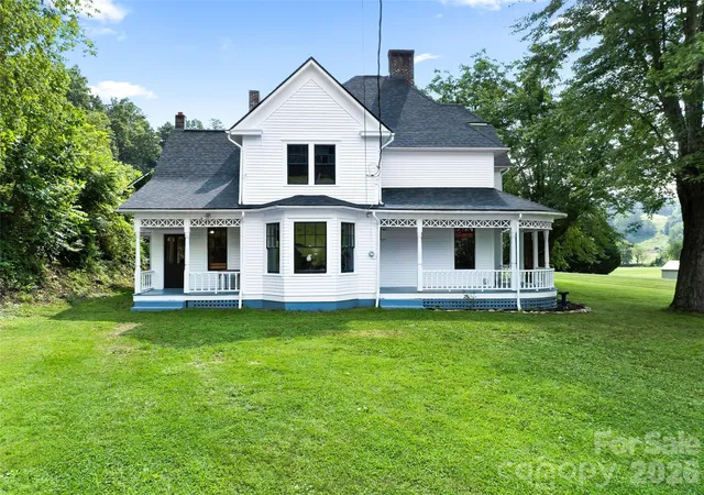 Photo 4 of Single family home for sale at 5 Clarks Cvs Rd, Leicester, NC 28748 | MLS# 4411750 | Listing updated on 2026-09-04