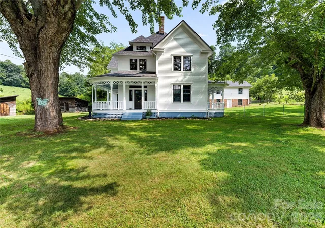 Photo 5 of Single family home for sale at 5 Clarks Cvs Rd, Leicester, NC 28748 | MLS# 4411750 | Listing updated on 2026-09-04