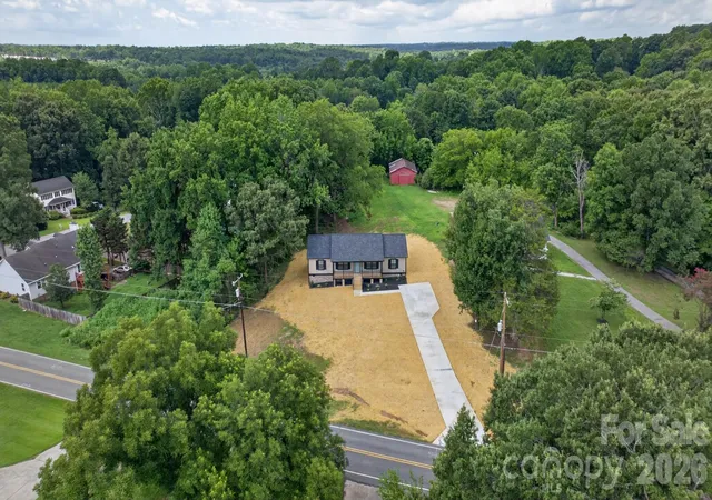 Photo 3 of Single family home for sale at 2274 Darwick Rd, Winston Salem, NC 27127 | MLS# 4411764 | Listing updated on 2026-10-09