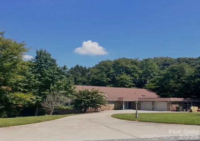 Photo 2 of Single family home for sale at 101 Forest Cliff Ct Ne, Concord, NC 28025 | MLS# 4411771 | Listing updated on 2026-09-19