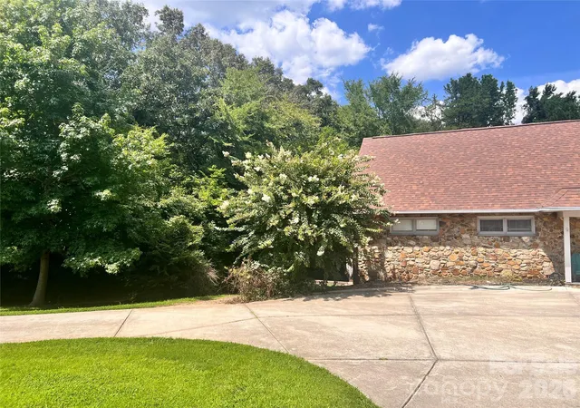 Photo 3 of Single family home for sale at 101 Forest Cliff Ct Ne, Concord, NC 28025 | MLS# 4411771 | Listing updated on 2026-09-19