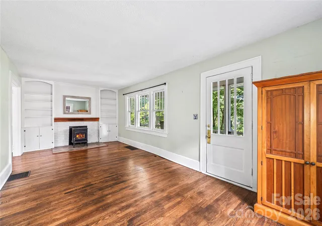 Photo 3 of Single family home for sale at 18 Westover Dr, Asheville, NC 28801 | MLS# 4411786 | Listing updated on 2026-10-06