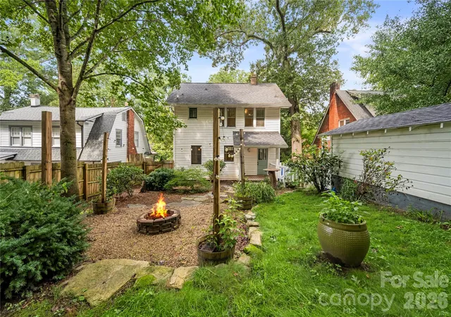 Photo 4 of Single family home for sale at 18 Westover Dr, Asheville, NC 28801 | MLS# 4411786 | Listing updated on 2026-10-06