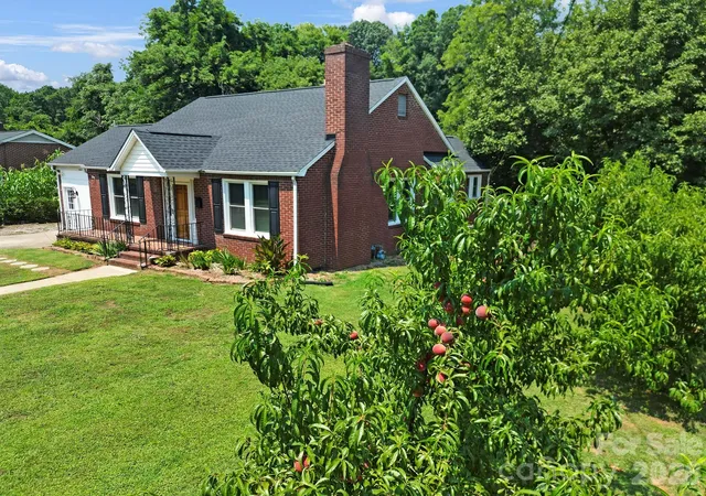 Photo 1 of Single family home for sale at 723 N Confederate Ave, Rock Hill, SC 29730 | MLS# 4411787 | Listing updated on 2026-09-23