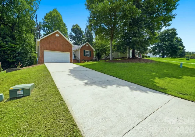2nd image of 1008 Raywood Ct, Matthews, NC 28104 | MLS# 4411795