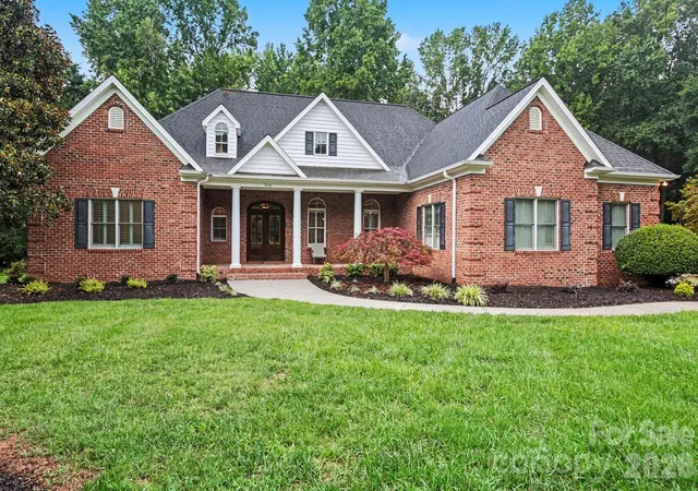 Photo 2 of Single family home for sale at 314 W Glenview Dr, Salisbury, NC 28147 | MLS# 4411797 | Listing updated on 2026-08-12