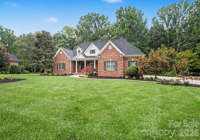 Photo 3 of Single family home for sale at 314 W Glenview Dr, Salisbury, NC 28147 | MLS# 4411797 | Listing updated on 2026-08-12