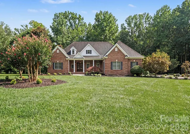 Photo 4 of Single family home for sale at 314 W Glenview Dr, Salisbury, NC 28147 | MLS# 4411797 | Listing updated on 2026-08-12