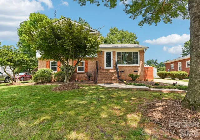 2nd image of 318 Red Roan Pl, Charlotte, NC 28215 | MLS# 4411802