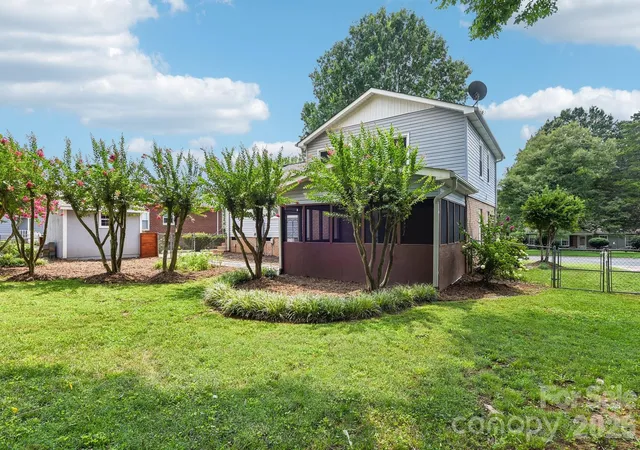 43rd image of 318 Red Roan Pl, Charlotte, NC 28215 | MLS# 4411802