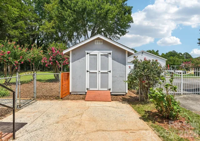 5th image of 318 Red Roan Pl, Charlotte, NC 28215 | MLS# 4411802