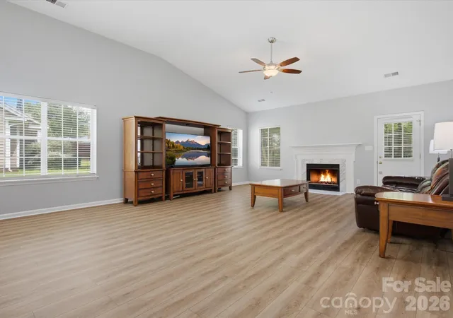 5th image of 607 Oakbluff Cir, Charlotte, NC 28216 | MLS# 4411806