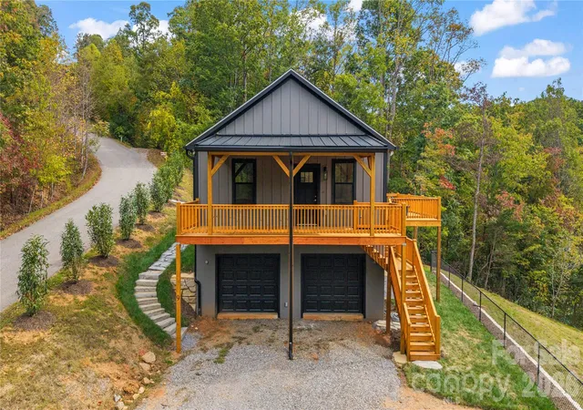 Photo 3 of Single family home for sale at 9 Nellie Bell Ln, Swannanoa, NC 28778 | MLS# 4411814 | Listing updated on 2026-10-12