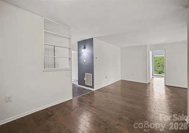 4th image of 4902 Spring Lake Dr #E, Charlotte, NC 28212 | MLS# 4411853