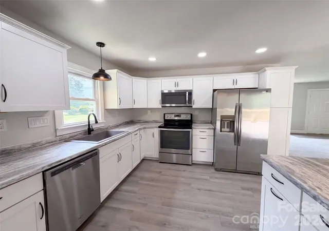 2nd image of 704 Morningside Dr, Mount Holly, NC 28120 | MLS# 4411857