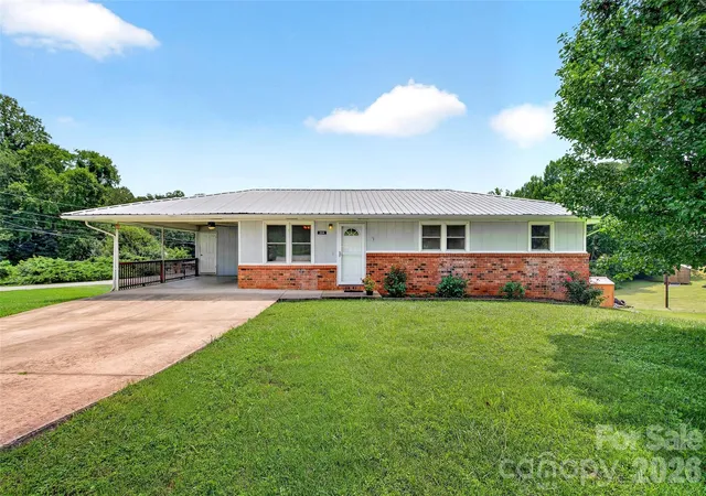 Photo 1 of Single family home for sale at 224 Cherokee Way, Marion, NC 28752 | MLS# 4411859 | Listing updated on 2026-08-17