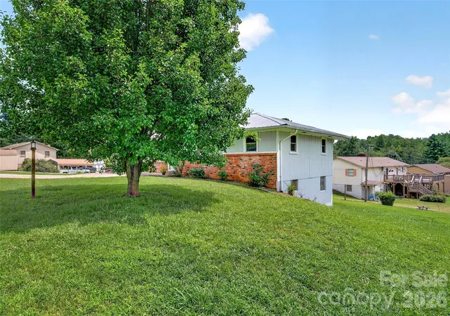 Photo 4 of Single family home for sale at 224 Cherokee Way, Marion, NC 28752 | MLS# 4411859 | Listing updated on 2026-08-17